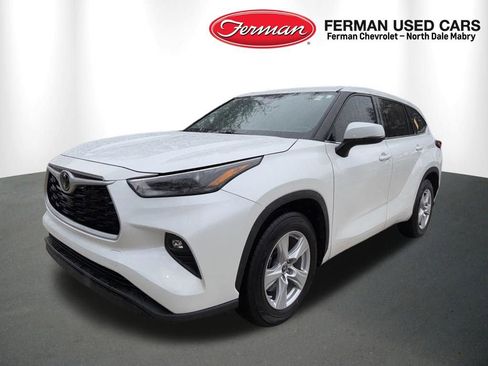 Used 2022 Toyota Highlander LE image 5