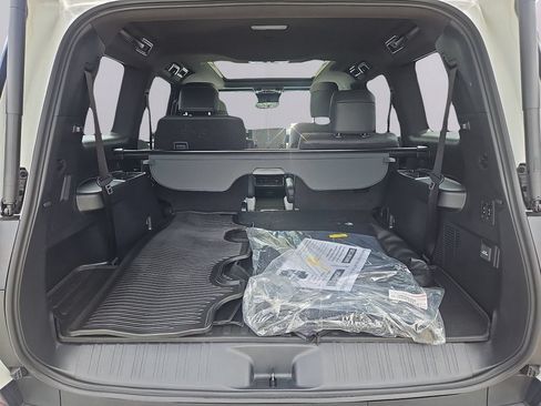 Used 2025 Lexus GX 550 w/ Accessory Package (2T) AWD/4WD image 36