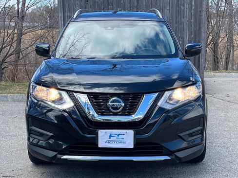 Used 2020 Nissan Rogue SV image 2
