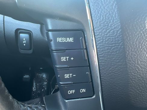 Used 2010 Ford Taurus SEL image 21