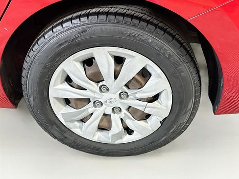 Used 2019 Hyundai Accent SE image 11