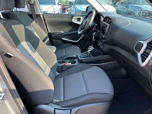 Used 2025 Kia Soul LX w/ LX Technology Package FWD image 12