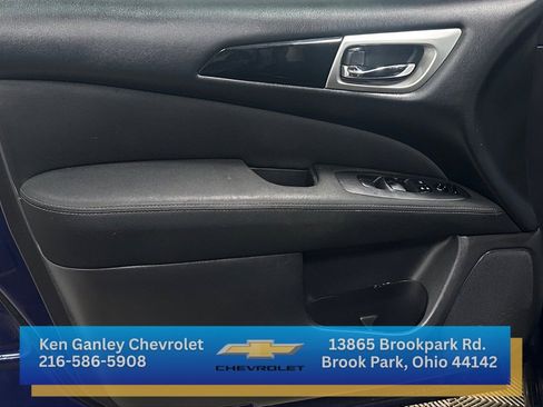 Used 2017 Nissan Pathfinder S image 7