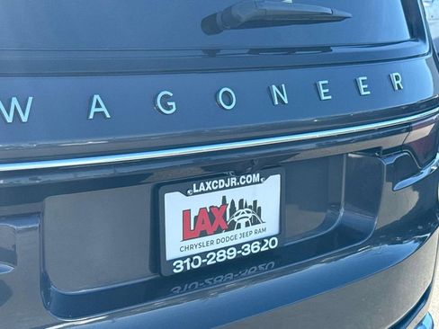 Used 2024 Jeep Wagoneer L Series II w/ Flexible Seating Group RWD image 5