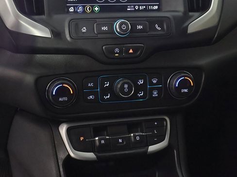 Used 2022 GMC Terrain SLE w/ Driver Convenience Package image 43