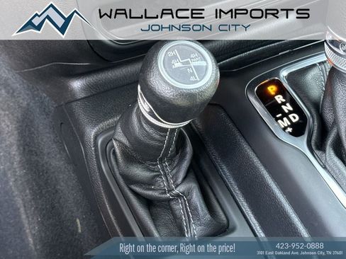 Used 2024 Jeep Wrangler Unlimited w/ Convenience Group AWD/4WD image 31