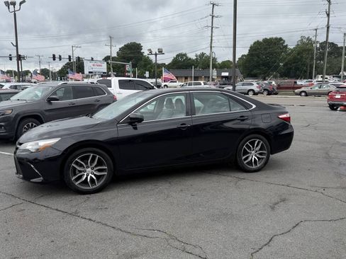 Used 2017 Toyota Camry XSE w/ Moonroof Package FWD image 5