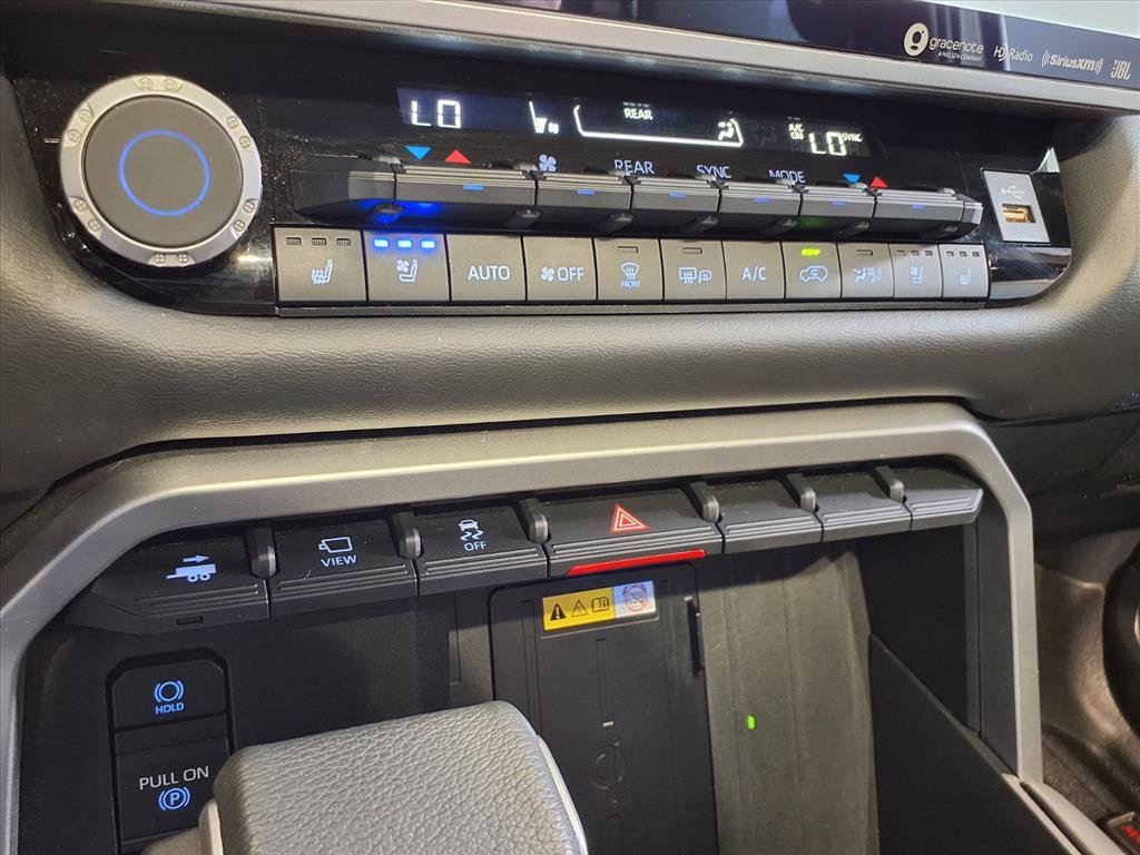Used 2024 Toyota Sequoia Platinum AWD/4WD image 18