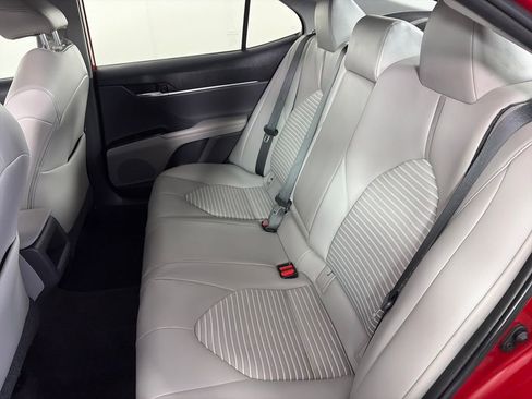 Used 2020 Toyota Camry SE w/ Carpet Mat Package FWD image 13