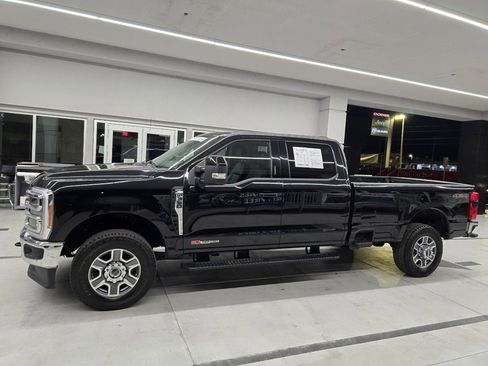 Used 2023 Ford F350 Lariat image 3