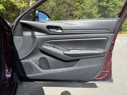 Used 2024 Nissan Altima 2.5 SV image 39