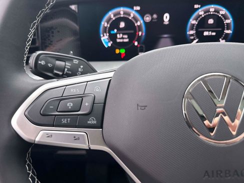 New 2025 Volkswagen Tiguan SE image 29