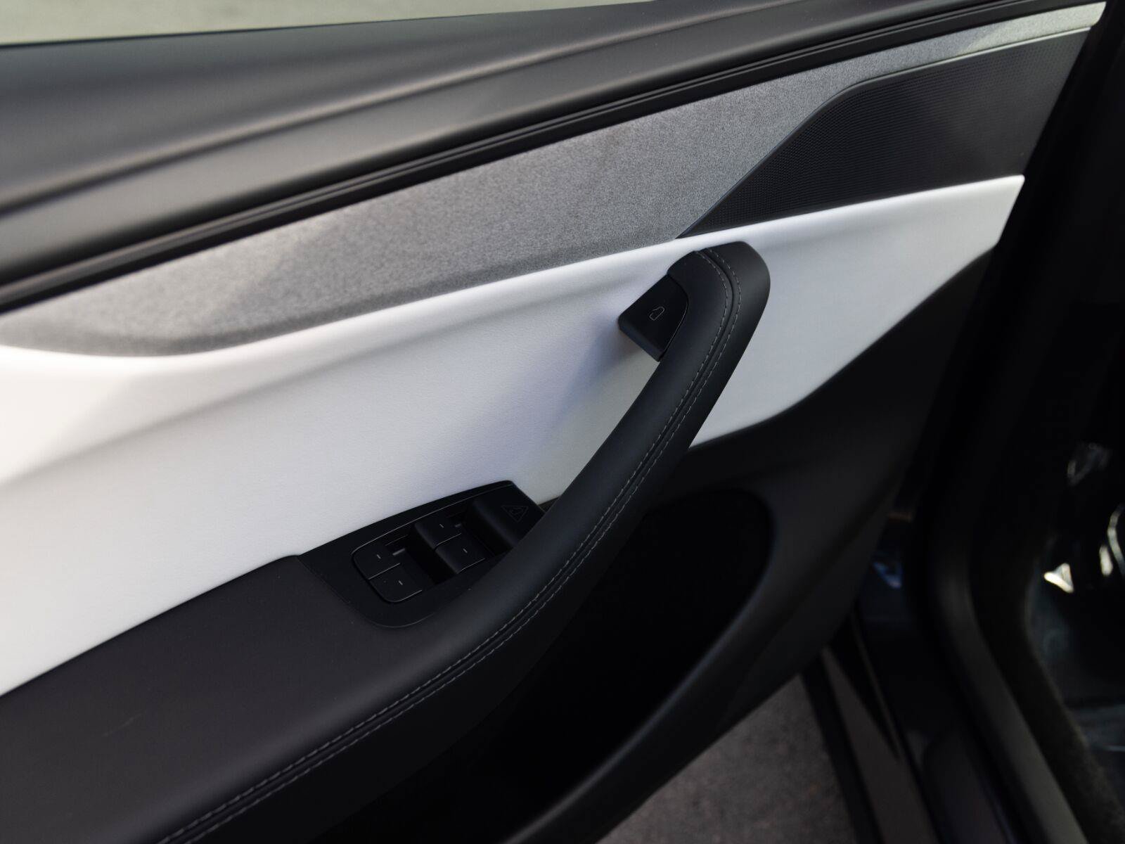 Used 2026 Tesla Model Y AWD image 11