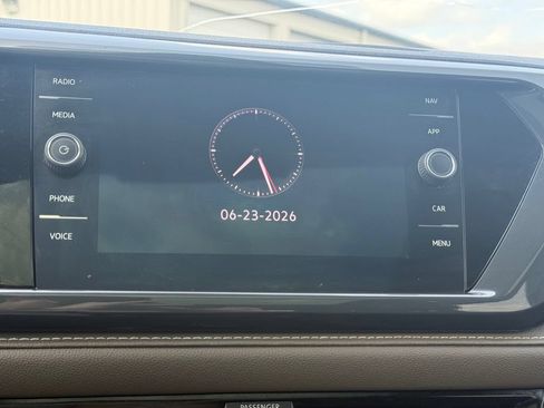 Used 2022 Volkswagen Taos SEL w/ Panoramic Sunroof Package AWD/4WD image 16