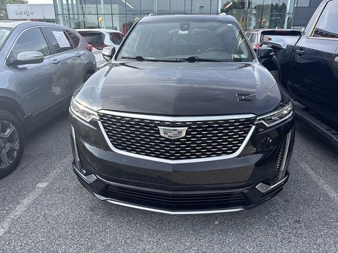 Used 2022 Cadillac XT6 Premium Luxury w/ LPO, Floor Liner Package AWD/4WD image 2
