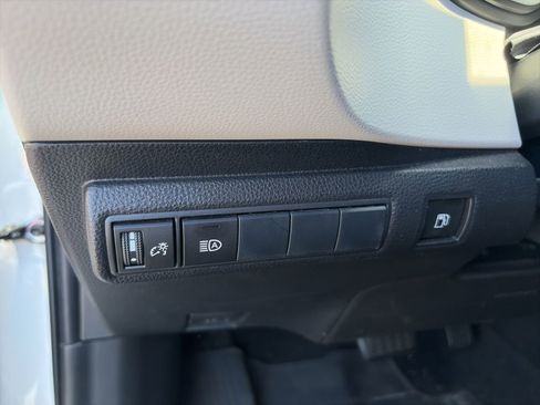 Used 2020 Toyota Corolla LE FWD image 15