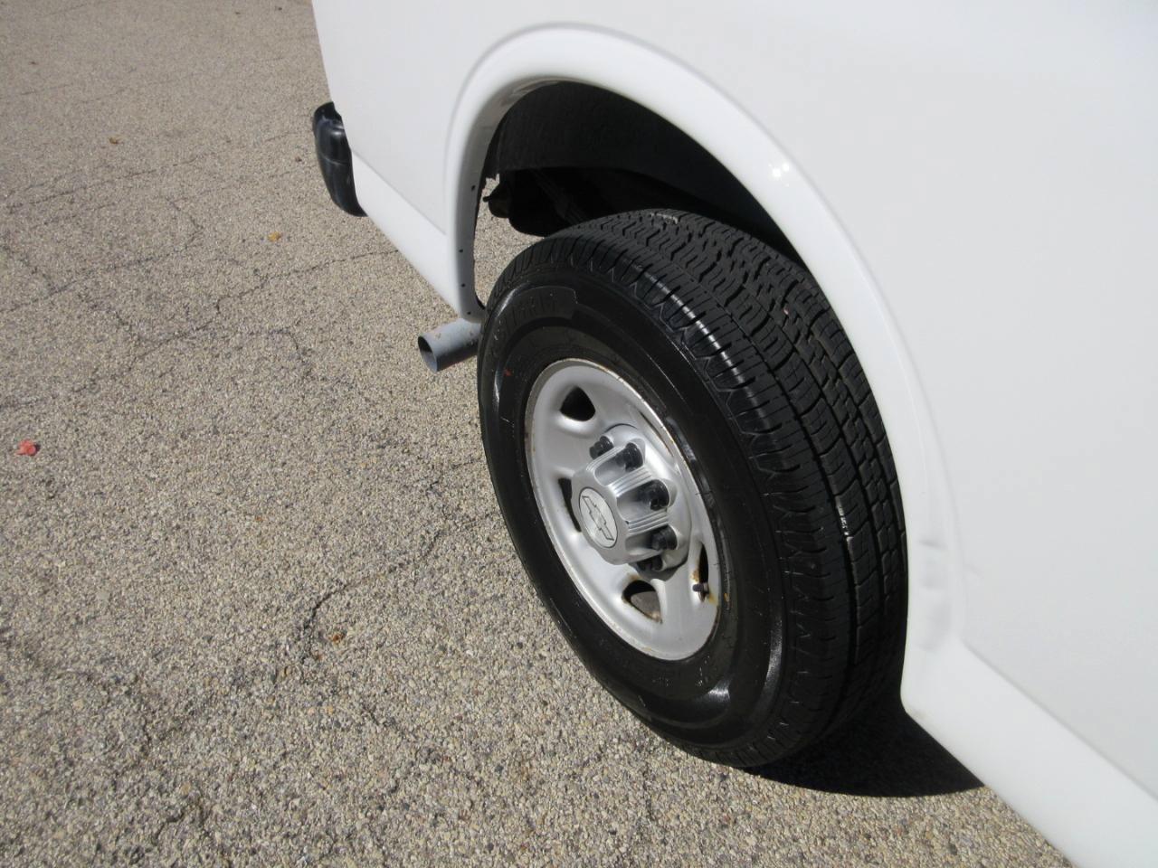 Used 2016 Chevrolet Express 3500 Extended RWD image 17
