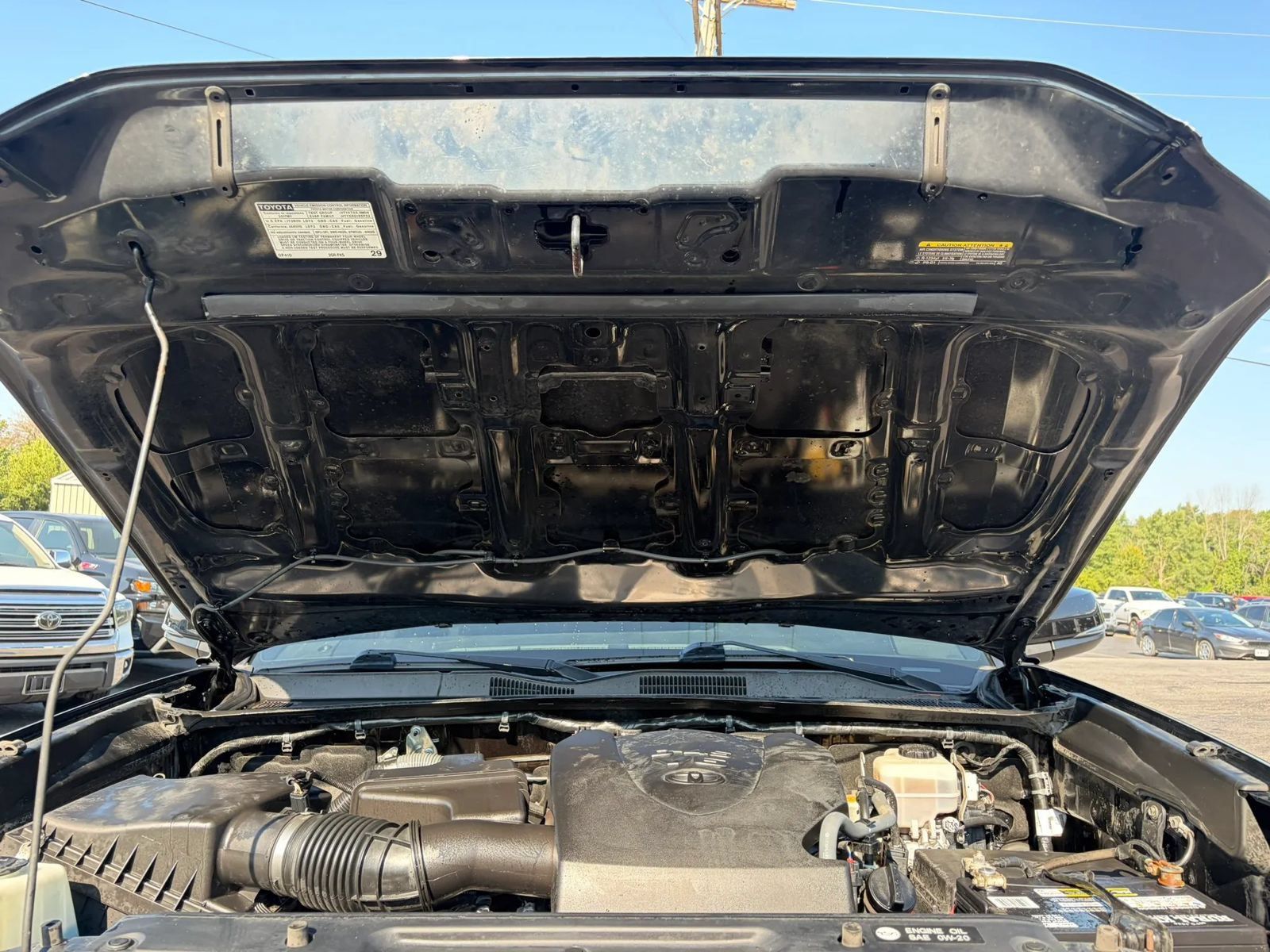 Used 2017 Toyota Tacoma TRD Off-Road w/ Tow Package (A/T) AWD/4WD image 9