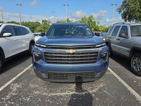 Used 2025 Chevrolet Traverse LT FWD image 8