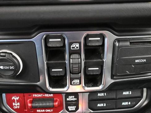 Used 2024 Jeep Wrangler Unlimited Rubicon AWD/4WD image 22