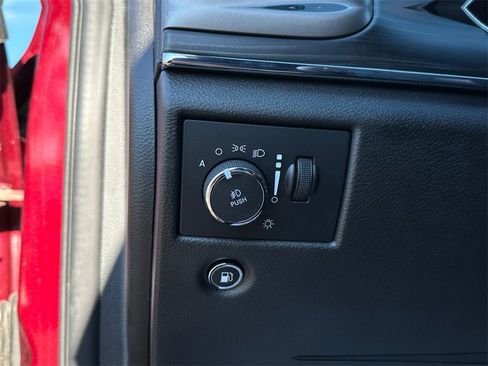 Used 2022 Jeep Grand Cherokee Limited image 31