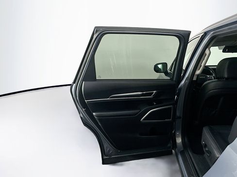 Used 2025 Kia Telluride S image 28