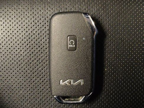 Used 2022 Kia Telluride S AWD/4WD image 32