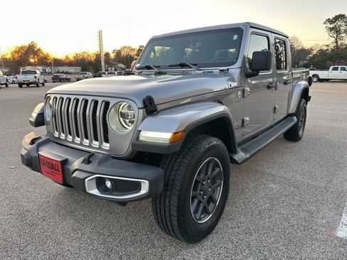 Used 2020 Jeep Gladiator Overland image 3