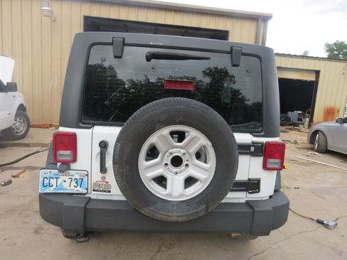 Used 2016 Jeep Wrangler Unlimited Sport AWD/4WD image 5