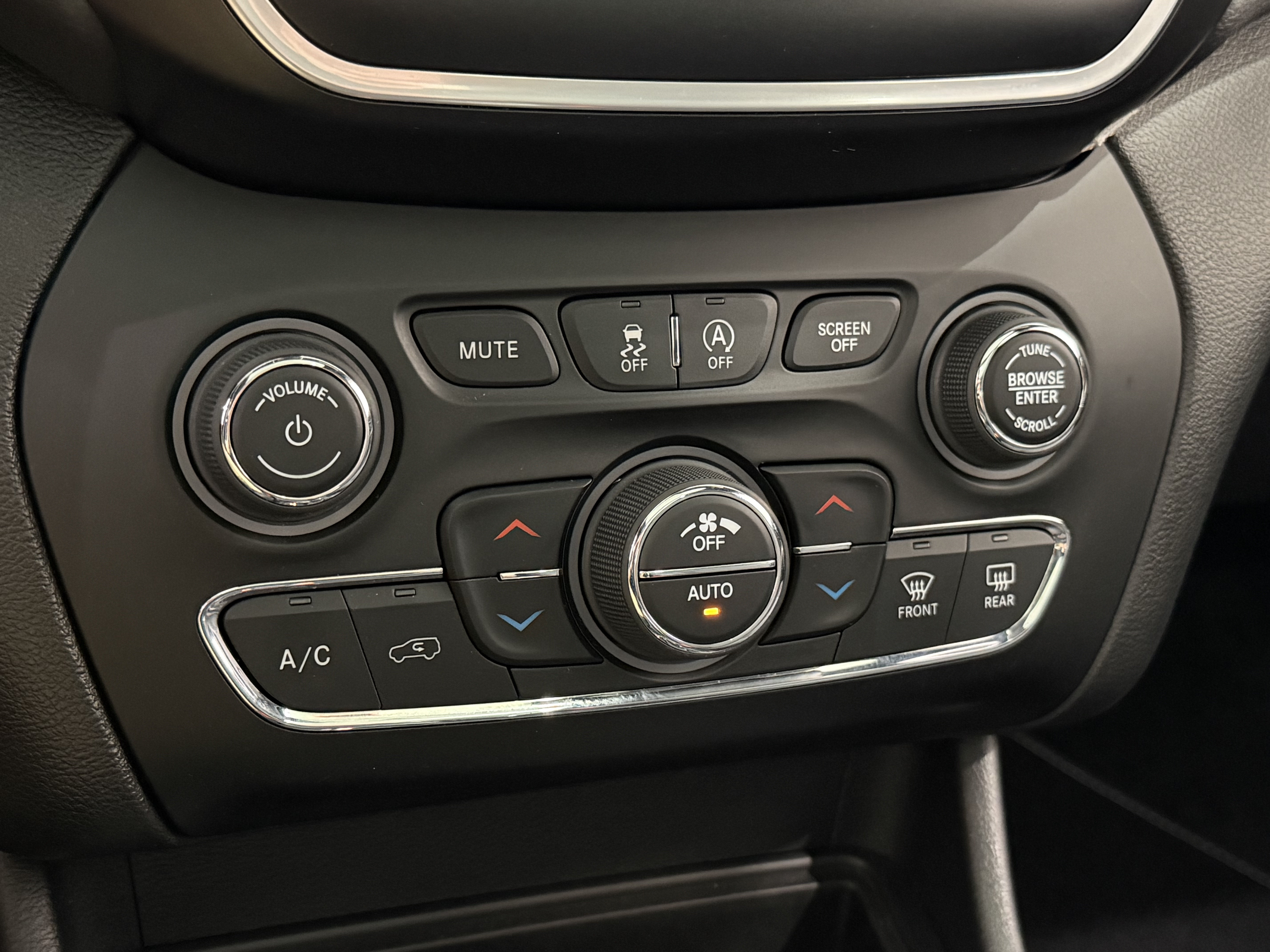 Used 2021 Jeep Cherokee Latitude Lux 80th Anniv w/ Quick Order Package 26U 80TH AWD/4WD image 35