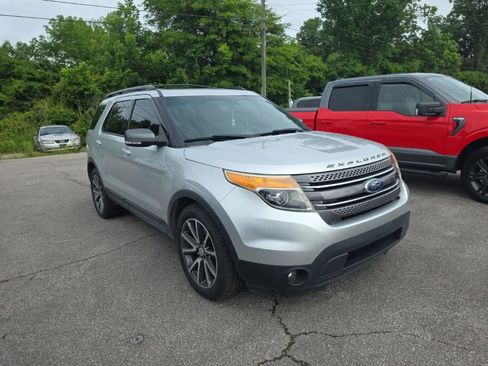 Used 2015 Ford Explorer XLT w/ Equipment Group 202A FWD image 3