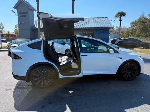 Used 2023 Tesla Model X image 4