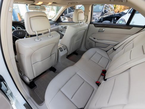Used 2014 Mercedes-Benz E 350 4MATIC Sedan image 28