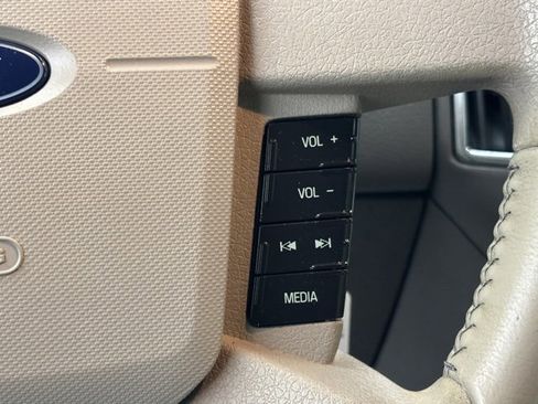 Used 2010 Ford Edge SEL image 16