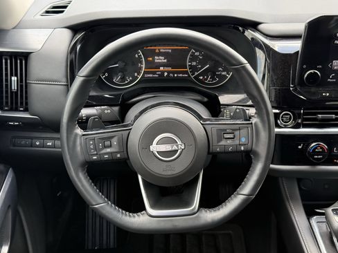 Used 2024 Nissan Pathfinder SL image 11