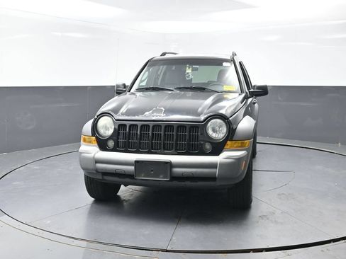 Used 2005 Jeep Liberty Sport AWD/4WD image 4