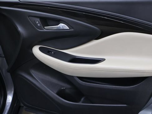 Used 2019 Buick Envision Essence FWD image 11