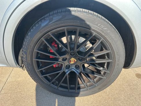 Used 2021 Porsche Cayenne GTS image 11