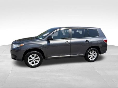 Used 2013 Toyota Highlander FWD w/ Cold Weather Pkg image 36