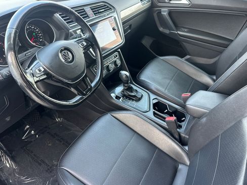 Used 2018 Volkswagen Tiguan SE w/ 18" Alloy Wheels Package image 4