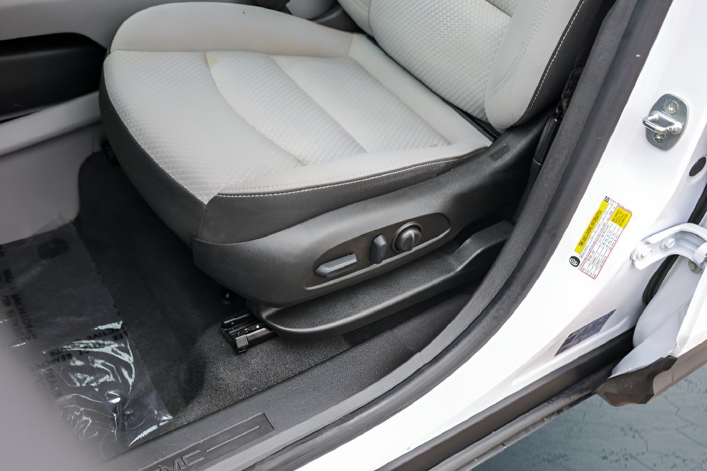 Used 2022 GMC Terrain SLE w/ Driver Convenience Package FWD image 10