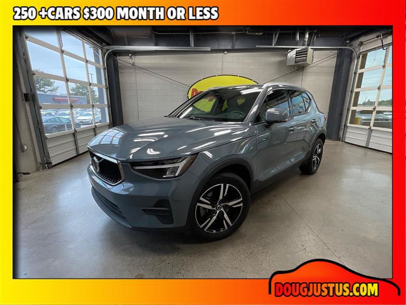 Used 2023 Volvo XC40 B5 Core AWD/4WD image 1