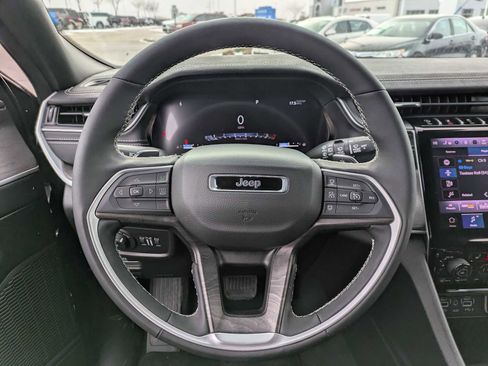 Used 2025 Jeep Grand Cherokee Limited image 20