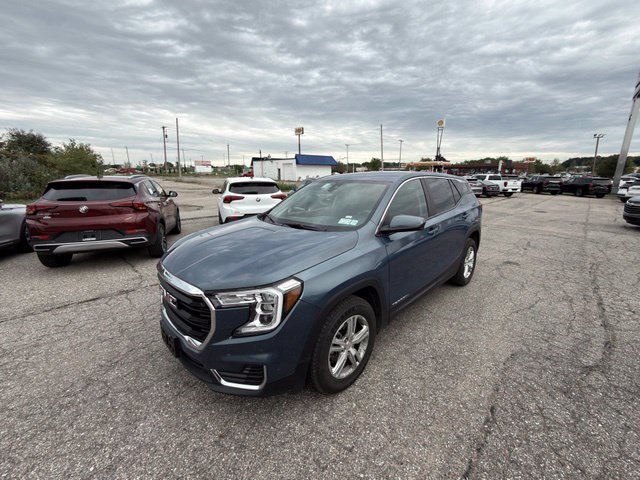 Used 2024 GMC Terrain SLE AWD/4WD image 2