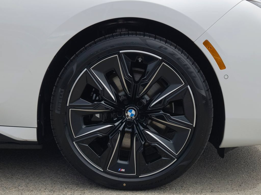 New 2026 BMW 750e xDrive AWD/4WD image 6