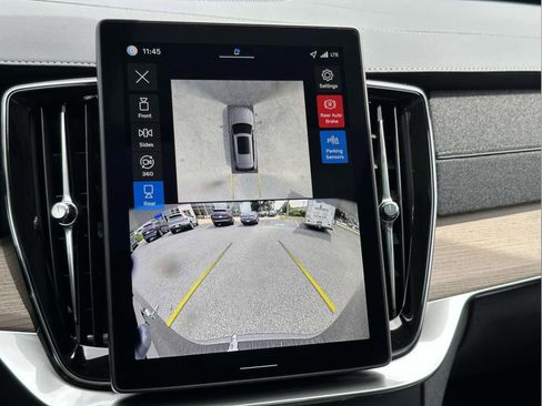 New 2026 Volvo XC90 B6 Plus w/ Protection Package Premier image 4