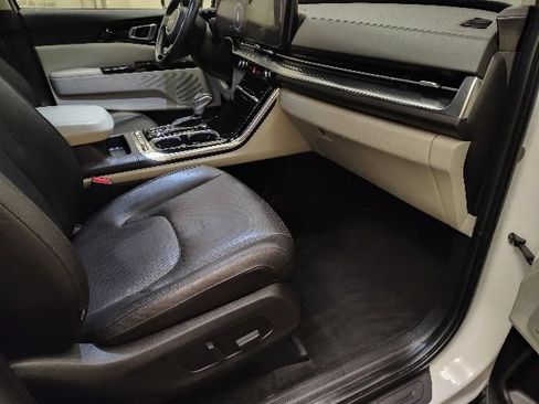 Certified 2024 Kia Carnival SX Prestige FWD image 20