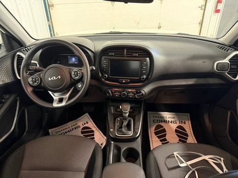 Used 2022 Kia Soul LX w/ Technology Package FWD image 2