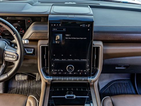 Used 2025 GMC Yukon Denali Ultimate image 24