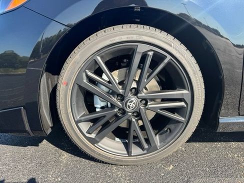 New 2026 Toyota Camry Hybrid FWD image 12